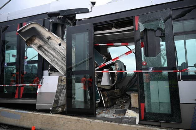 Several injured after trams collide on Rotterdam s Erasmus Bridge ROTTERDAM, NETHERLANDS - JULY 22: A view of the scene after two trams collided on the Erasmus Bridge in Rotterdam, Netherlands, on July 22, 2026. Several people were injured in the collision. Emergency services responded to the incident, and authorities launched an investigation into the cause of the crash. Mouneb Taim Anadolu Rotterdam Netherlands Antilles. Editorial use only. Please get in touch for any other usage.  Copyright: x2026xAnadoluxMounebxTaimx
