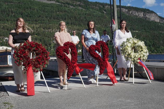 22. juli markering pa Utoya Utoya 20260722. Kransenedleggelse under 22. juli markeringen pa Utoya. I ar er det 15 ar siden terrorangrepet hvor 77 mennesker ble dre drept i 2011. Foto: Thomas Fure NTB Utoya Norge PHtnf8aIqzk EDITORIAL USE ONLY Ref:_BNC_POLPHtnf8aIqzk.jpg *** July 22 Commemoration on Utoya Utoya 20260722 Wreath-laying ceremony during the July 22 commemoration on Utoya This year marks the 15th anniversary of the terrorist attack in which 77 people were killed in 2011 Photo: Thomas Fure, NTB, Utoya, Norway PHtnf8aIqzk EDITORIAL USE ONLY Ref BNC POLPHtnf8aIqzk jpg  Copyright: xThomasxFurex xNTBx