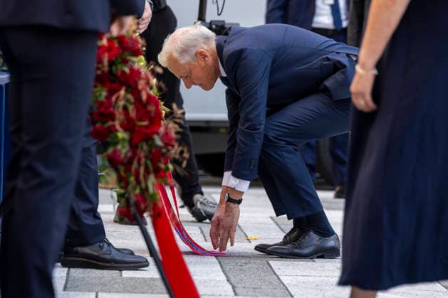 22. juli markering ved minnesmerket i Regjeringskvartalet Oslo 20260722. Statsminister Jonas Gahr Store under 22. juli markering ved minnesmerket ved hoyblokka i Regjeringskvartalet. I ar er det 15 ar siden terrorangrepet hvor 77 mennesker mistet livet i 2011. Foto: Frederik Ringnes NTB Oslo Norge djeh23g1m0g EDITORIAL USE ONLY Ref:_BNCdjeh23g1m0g.jpg *** July 22 commemoration at the memorial in the Government Quarter, Oslo 20260722 Prime Minister Jonas Gahr Store during the July 22 commemoration at the memorial by the Hoyblokka building in the Government Quarter. This year marks 15 years since the terrorist attack in which 77 people losttheir lives in 2011. Photo: Frederik Ringnes, NTB, Oslo, Norway djeh23g1m0g EDITORIAL USE ONLY Re  Copyright: xFrederikxRingnesx xNTBx