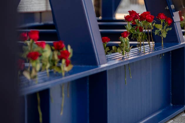 22. juli markering ved minnesmerket i Regjeringskvartalet Oslo 20260722. 22. juli markering ved minnesmerket ved hoyblokka i Regjeringskvartalet. I ar er det 15 ar siden terrorangrepet hvor 77 mennesker mistet livet i 2011. Foto: Frederik Ringnes NTB Oslo Norge Ti4bnz-dKN0 EDITORIAL USE ONLY Ref:_BNCTi4bnz-dKN0.jpg *** July 22 commemoration at the memorial in the Government Quarter, Oslo 20260722 July 22 commemoration at the memorial at the Hoyblokka building in the Government Quarter This year marks 15 years since the terrorist attack in which 77 people lost their lives in 2011 Photo by Frederik Ringnes, NTB, Oslo, Norway Ti4bnz dKN0 EDITORIAL USE ONLY Ref BNCTi4bnz dKN0 jpg  Copyright: xFrederikxRingnesx xNTBx