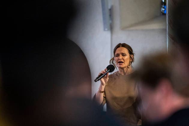 22. juli markeringen i Oslo domkirke Oslo 20260722. Karoline Krüger opptrer under 22. juli markeringen i Oslo domkirke onsdag. I ar er det 15 ar siden terrorangrepet hvor 77 mennesker ble drept i 2011. Foto: Annika Byrde NTB Oslo Norge 9kcvVK6gHnI EDITORIAL USE ONLY Ref:_BNC9kcvVK6gHnI.jpg *** July 22 commemoration at Oslo Cathedral, Oslo, July 22, 2026. Karoline Krüger performs during the July 22 commemoration at Oslo Cathedral on Wednesday. This year marks the 15th anniversary of the terrorist attack in which 77 people were killed in 2011. Photo: Annika Byrde, NTB Oslo, Norway 9kcvVK6gHnI EDITORIAL USE ONLY Ref BNC9kcvVK6gHnI jpg  Copyright: xAnnikaxByrdex xNTBx