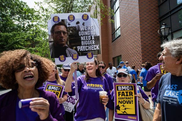 Nurses stage protest for better pay and working conditions in Boston BOSTON, UNITED STATES - JULY 22: Nurses picket outside of Boston Medical Center for a new contract that offers better pay and safer working conditions in Boston, Massachusetts, United States, on July 22, 2026. Joseph Prezioso Anadolu Boston United States. Editorial use only. Please get in touch for any other usage.  Copyright: x2026xAnadoluxJosephxPreziosox