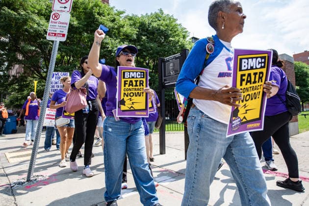 Nurses stage protest for better pay and working conditions in Boston BOSTON, UNITED STATES - JULY 22: Nurses picket outside of Boston Medical Center for a new contract that offers better pay and safer working conditions in Boston, Massachusetts, United States, on July 22, 2026. Joseph Prezioso Anadolu Boston United States. Editorial use only. Please get in touch for any other usage.  Copyright: x2026xAnadoluxJosephxPreziosox