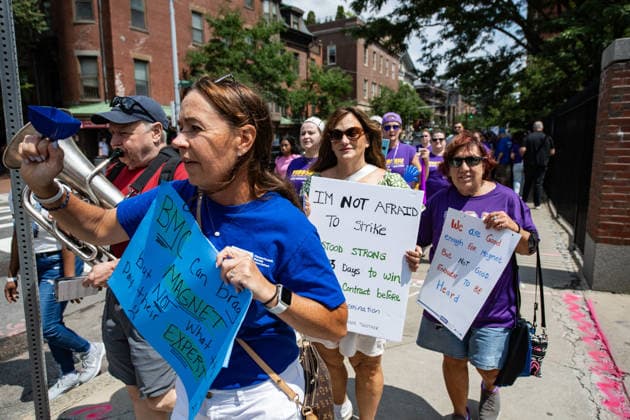 Nurses stage protest for better pay and working conditions in Boston BOSTON, UNITED STATES - JULY 22: Nurses picket outside of Boston Medical Center for a new contract that offers better pay and safer working conditions in Boston, Massachusetts, United States, on July 22, 2026. Joseph Prezioso Anadolu Boston United States. Editorial use only. Please get in touch for any other usage.  Copyright: x2026xAnadoluxJosephxPreziosox