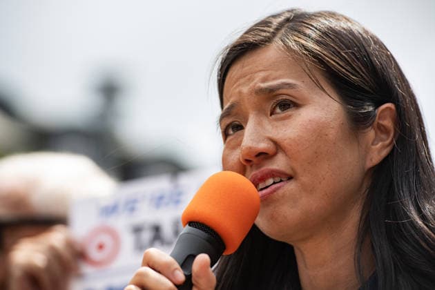 Nurses stage protest for better pay and working conditions in Boston BOSTON, UNITED STATES - JULY 22: Boston mayor Michelle Wu speaks as nurses picket outside of Boston Medical Center for a new contract that offers better pay and safer working conditions in Boston, Massachusetts, United States, on July 22, 2026. Joseph Prezioso Anadolu Boston United States. Editorial use only. Please get in touch for any other usage.  Copyright: x2026xAnadoluxJosephxPreziosox