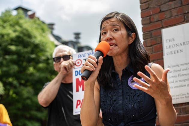 Nurses stage protest for better pay and working conditions in Boston BOSTON, UNITED STATES - JULY 22: Boston mayor Michelle Wu speaks as nurses picket outside of Boston Medical Center for a new contract that offers better pay and safer working conditions in Boston, Massachusetts, United States, on July 22, 2026. Joseph Prezioso Anadolu Boston United States. Editorial use only. Please get in touch for any other usage.  Copyright: x2026xAnadoluxJosephxPreziosox
