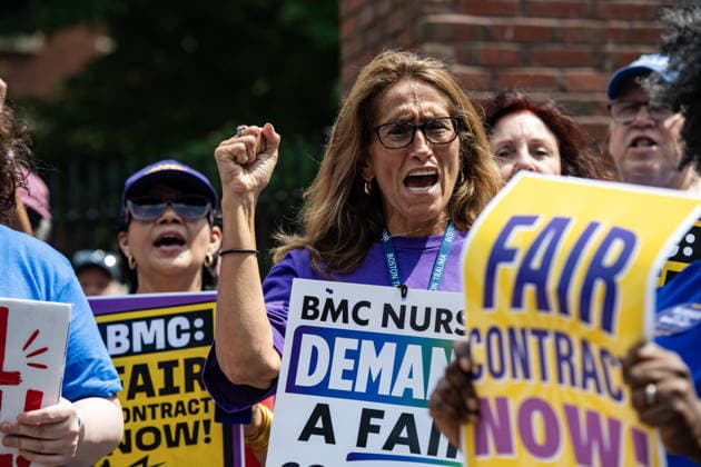 Nurses stage protest for better pay and working conditions in Boston BOSTON, UNITED STATES - JULY 22: Nurses picket outside of Boston Medical Center for a new contract that offers better pay and safer working conditions in Boston, Massachusetts, United States, on July 22, 2026. Joseph Prezioso Anadolu Boston United States. Editorial use only. Please get in touch for any other usage.  Copyright: x2026xAnadoluxJosephxPreziosox