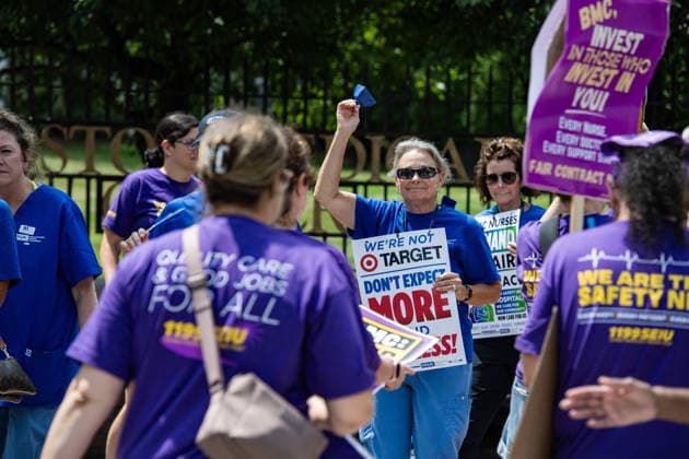 Nurses stage protest for better pay and working conditions in Boston BOSTON, UNITED STATES - JULY 22: Nurses picket outside of Boston Medical Center for a new contract that offers better pay and safer working conditions in Boston, Massachusetts, United States, on July 22, 2026. Joseph Prezioso Anadolu Boston United States. Editorial use only. Please get in touch for any other usage.  Copyright: x2026xAnadoluxJosephxPreziosox