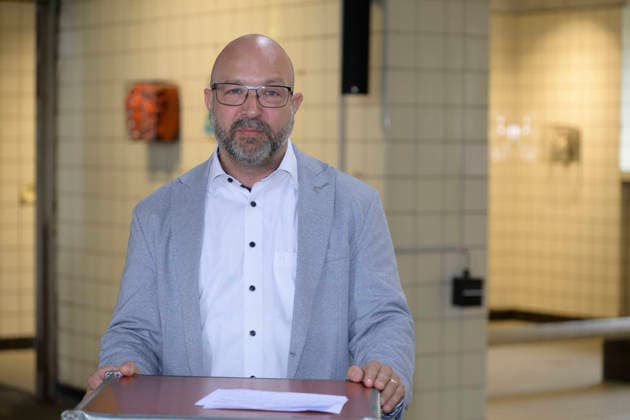 22.07.2026,Pressetermin, Übergabe des Fördermittelbescheids für das Projekt AWO Wir-Garten im Zukunftsgarten der IGA 2027 Tim Hammerbacher, Geschäftsführer des AWO Unterbezirks Dortmund bei seinem Grußwort Dortmund Kokerei Hansa, Emscherallee 11, NRW Deutschland *** July 22, 2026, Press Event: Presentation of the Grant Award Notice for the AWO Wir Garten Project at the IGA 2027 Future Garden. Tim Hammerbacher, Managing Director of the AWO Dortmund Subdistrict, delivering his opening remarks. Dortmund Kokerei Hansa, Emscherallee 11, North Rhine-Westphalia, Germany