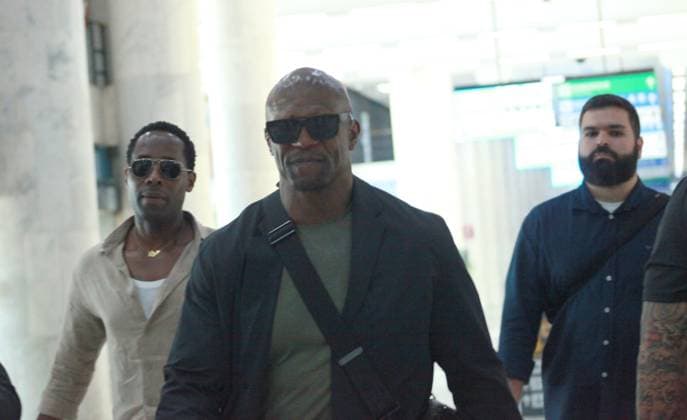 RECORD DATE NOT STATED Actor Terry Crews arrives at Santos Dumont Airport in Rio de Janeiro. Rio de Janeiro (RJ), 07 22 2026 - Terry Crews Series White Chicks - Actor Terry Crews landed at Santos Dumont Airport in Rio de Janeiro on July 22, 2026. The star of White Chicks and Everybody Hates Chris was greeted by fans. The 57-year-old actor is in the country for a series of professional commitments, including the premiere as host of the culinary reality show The Battle of the 100 Cooks, which will air on Discovery Home & Health and HBO Max.(Foto: Onofre Veras Thenews2 imago images) Actor Terry Crews arrives at Santos Dumont Airport in Rio de Janeiro.  Copyright: xonofrexverasx