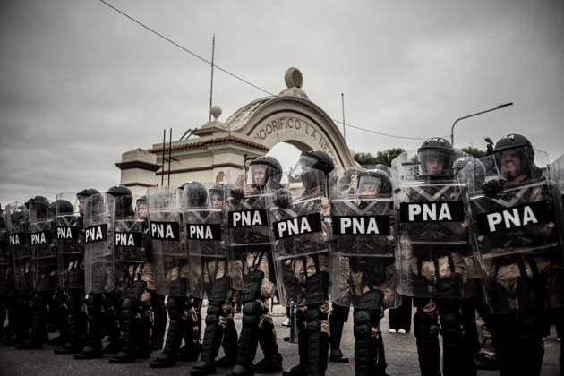 July 22, 2026, Buenos Aires, Buenos Aires, Argentina: Members of social organizations, labor unions and left-wing groups take part in a nationwide day of protest in Buenos Aires, Argentina, demanding increased social assistance, food programs and employment measures amid the country s ongoing economic crisis. Demonstrators marched at the PueyrredoÂ³n Bridge, where clashes erupted with federal security forces after police attempted to block the protest. The mobilization was part of coordinated actions held across Argentina. July 22, 2026. Buenos Aires Argentina  - ZUMAf175 20260722_zip_f175_002 Copyright: xDaniellaxFernandezxRealinx