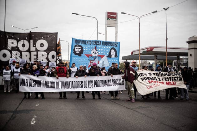 July 22, 2026, Buenos Aires, Buenos Aires, Argentina: Members of social organizations, labor unions and left-wing groups take part in a nationwide day of protest in Buenos Aires, Argentina, demanding increased social assistance, food programs and employment measures amid the country s ongoing economic crisis. Demonstrators marched at the PueyrredoÂ³n Bridge, where clashes erupted with federal security forces after police attempted to block the protest. The mobilization was part of coordinated actions held across Argentina. July 22, 2026. Buenos Aires Argentina - ZUMAf175 20260722_zip_f175_006 Copyright: xDaniellaxFernandezxRealinx