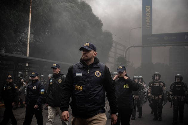 July 22, 2026, Buenos Aires, Buenos Aires, Argentina: Members of social organizations, labor unions and left-wing groups take part in a nationwide day of protest in Buenos Aires, Argentina, demanding increased social assistance, food programs and employment measures amid the country s ongoing economic crisis. Demonstrators marched at the PueyrredoÂ³n Bridge, where clashes erupted with federal security forces after police attempted to block the protest. The mobilization was part of coordinated actions held across Argentina. July 22, 2026. Buenos Aires Argentina - ZUMAf175 20260722_zip_f175_011 Copyright: xDaniellaxFernandezxRealinx