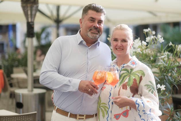Marcus und Edith Wagner (Wirte-Ehepaar Gasthof Hinterbrühl) - Neueröffnung der Isarbar im Biergarten Hinterbrühl, München 22.07.2026 *** Marcus and Edith Wagner, Innkeepers, Husband and Wife, Gasthof Hinterbrühl; Grand Reopening of the Isarbar in the Hinterbrühl Beer Garden, Munich, July 22, 2026