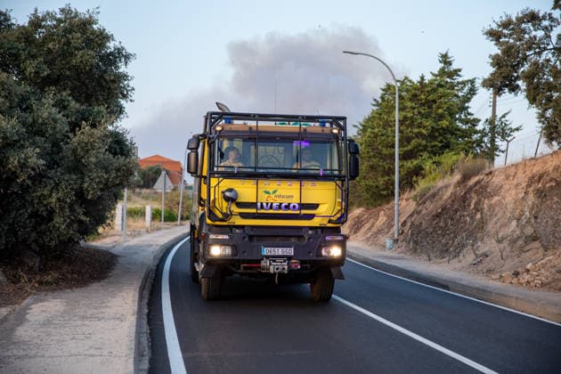 The El Encinar del Alberche residential community has been evacuated and Villa del Prado has been placed under lockdown due to a wildfire in Almorox, Toledo. A forest fire truck at the El Encinar del Alberche residential community on July 22, 2026, in Villa del Prado, Madrid, Spain A wildfire that broke out Wednesday afternoon in the town of Almorox, Toledo—which has been elevated to Level 2—has led to the evacuation of the El Encinar del Alberche residential complex and the lockdown of the municipality of Villa del Prado, according to a report by Emergencias 112 on its social media accounts. JULY 22, 2026 FIRE LOCKDOWN LEVEL 2 SMOKE FLAMES CASTILLA-LA MANCHA FIREFIGHTERS CIVIL GUARD ROAD CLOSURE TRAFFICPIXELATED Juanma Jimé Villa del Prad  Copyright: xJuanmaxJimÃ nezx 7681934