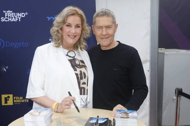 IN ALLER FREUNDSCHAFT Alexa Maria Surholt und Udo Schenk bei der In aller Freundschaft-Nacht im Rahmen der Filmnächte auf der Galopprennbahn Scheibenholz. Leipzig, 22.07.2026. Leipzig Galopprennbahn Scheibenholz Sachsen D *** IN ALLER FREUNDSCHAFT: Alexa Maria Surholt and Udo Schenk at the In aller Freundschaft Night as part of the Film Nights at the Scheibenholz Racetrack in Leipzig, July 22, 2026, Leipzig Scheibenholz Racetrack, Saxony, Germany Copyright: xAgenturxMatthiasxWehnertx xReinhardxZichyx