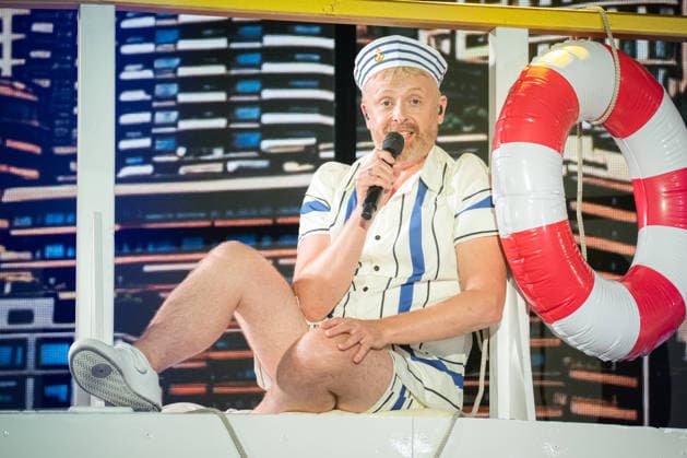 Entertainment Bilder des Tages #2 Ross Antony, Paul Reeves, Crazy Summer, Premiere, Europa-Park, Europa-Park Teatro, Rust, Live-Musik, Showballett, TALENT ACADEMY, Bühnenshow, Entertainment, Schlager, Musikshow, Sommer, gute Laune, Emotionen, Humor, Publikum, Autogrammstunde, Prominente, Event, Freizeitpark, Premierenfeier, Presse, Medien, Fotografen, Symbolfoto, Sommerferien, Familienausflug, Tourismus, Baden Württemberg, Veranstaltung, Live Entertainment Rust Europa Park Baden-Württemberg Deutschland *** Ross Antony, Paul Reeves, Crazy Summer, Premiere, Europa-Park, Europa-Park Teatro, Rust, Live Music, Show Ballet, TALENT ACADEMY, Stage Show, Entertainment, Schlager, Music Show, Summer, Good Vibes, Emotions, Humor, Audience, Autograph Session, Celebrities, Event, Amus Copyright: xFINLEYxMÖRCHx
