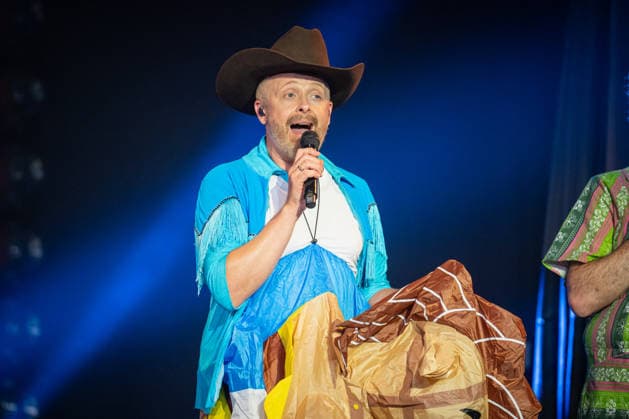 Ross Antony, Paul Reeves, Crazy Summer, Premiere, Europa-Park, Europa-Park Teatro, Rust, Live-Musik, Showballett, TALENT ACADEMY, Bühnenshow, Entertainment, Schlager, Musikshow, Sommer, gute Laune, Emotionen, Humor, Publikum, Autogrammstunde, Prominente, Event, Freizeitpark, Premierenfeier, Presse, Medien, Fotografen, Symbolfoto, Sommerferien, Familienausflug, Tourismus, Baden Württemberg, Veranstaltung, Live Entertainment Rust Europa Park Baden-Württemberg Deutschland *** Ross Antony, Paul Reeves, Crazy Summer, Premiere, Europa-Park, Europa-Park Teatro, Rust, Live Music, Show Ballet, TALENT ACADEMY, Stage Show, Entertainment, Schlager, Music Show, Summer, Good Vibes, Emotions, Humor, Audience, Autograph Session, Celebrities, Event, Amus Copyright: xFINLEYxMÖRCHx