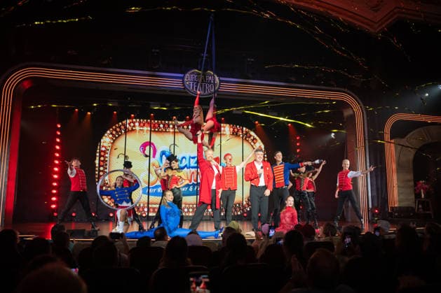 Ross Antony, Paul Reeves, Crazy Summer, Premiere, Europa-Park, Europa-Park Teatro, Rust, Live-Musik, Showballett, TALENT ACADEMY, Bühnenshow, Entertainment, Schlager, Musikshow, Sommer, gute Laune, Emotionen, Humor, Publikum, Autogrammstunde, Prominente, Event, Freizeitpark, Premierenfeier, Presse, Medien, Fotografen, Symbolfoto, Sommerferien, Familienausflug, Tourismus, Baden Württemberg, Veranstaltung, Live Entertainment Rust Europa Park Baden-Württemberg Deutschland *** Ross Antony, Paul Reeves, Crazy Summer, Premiere, Europa-Park, Europa-Park Teatro, Rust, Live Music, Show Ballet, TALENT ACADEMY, Stage Show, Entertainment, Schlager, Music Show, Summer, Good Vibes, Emotions, Humor, Audience, Autograph Session, Celebrities, Event, Amus Copyright: xFINLEYxMÖRCHx