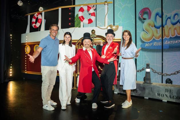 Ross Antony, Paul Reeves, Crazy Summer, Premiere, Europa-Park, Europa-Park Teatro, Rust, Live-Musik, Showballett, TALENT ACADEMY, Bühnenshow, Entertainment, Schlager, Musikshow, Sommer, gute Laune, Emotionen, Humor, Publikum, Autogrammstunde, Prominente, Event, Freizeitpark, Premierenfeier, Presse, Medien, Fotografen, Symbolfoto, Sommerferien, Familienausflug, Tourismus, Baden Württemberg, Veranstaltung, Live Entertainment Rust Europa Park Baden-Württemberg Deutschland *** Ross Antony, Paul Reeves, Crazy Summer, Premiere, Europa-Park, Europa-Park Teatro, Rust, Live Music, Show Ballet, TALENT ACADEMY, Stage Show, Entertainment, Schlager, Music Show, Summer, Good Vibes, Emotions, Humor, Audience, Autograph Session, Celebrities, Event, Amus Copyright: xFINLEYxMÖRCHx