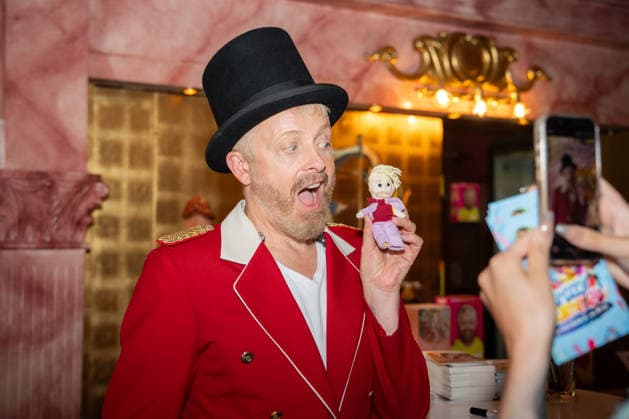 Ross Antony, Paul Reeves, Crazy Summer, Premiere, Europa-Park, Europa-Park Teatro, Rust, Live-Musik, Showballett, TALENT ACADEMY, Bühnenshow, Entertainment, Schlager, Musikshow, Sommer, gute Laune, Emotionen, Humor, Publikum, Autogrammstunde, Prominente, Event, Freizeitpark, Premierenfeier, Presse, Medien, Fotografen, Symbolfoto, Sommerferien, Familienausflug, Tourismus, Baden Württemberg, Veranstaltung, Live Entertainment Rust Europa Park Baden-Württemberg Deutschland *** Ross Antony, Paul Reeves, Crazy Summer, Premiere, Europa-Park, Europa-Park Teatro, Rust, Live Music, Show Ballet, TALENT ACADEMY, Stage Show, Entertainment, Schlager, Music Show, Summer, Good Vibes, Emotions, Humor, Audience, Autograph Session, Celebrities, Event, Amus Copyright: xFINLEYxMÖRCHx