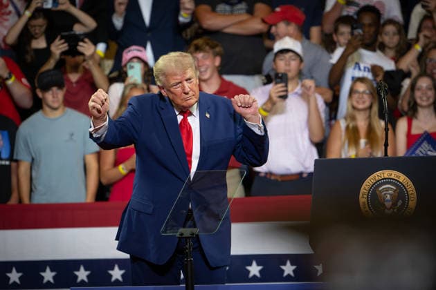 July 22, 2026, Marietta, Georgia, USA: President DONALD TRUMP dances for the crowd at a rally at Wheeler High School north of Atlanta Marietta USA - ZUMAn03_ 20260722_zaf_n03_014 Copyright: xRobinxRaynex