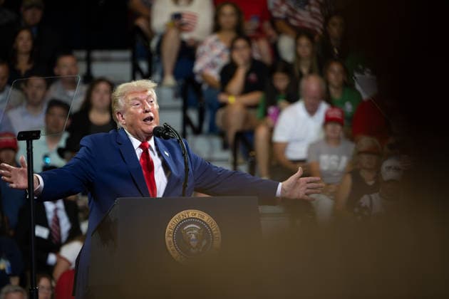 July 22, 2026, Marietta, Georgia, USA: President DONALD TRUMP greets crowd at a rally at Wheeler High School north of Atlanta. Marietta USA - ZUMAn03_ 20260722_zaf_n03_020 Copyright: xRobinxRaynex