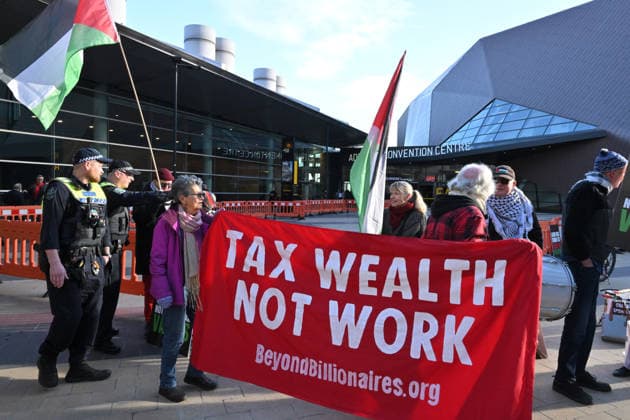 ALP NATIONAL CONFERENCE, Pro-Palestine protesters and wealth tax protesters are seen outside during the 50th Australian Labor Party (ALP) national convention at the Adelaide Convention Centre, in Adelaide, Thursday, July 23, 2026. ( ADELAIDE SOUTH AUSTRALIA AUSTRALIA  Copyright: xMICKxTSIKASx 20260723110874660841