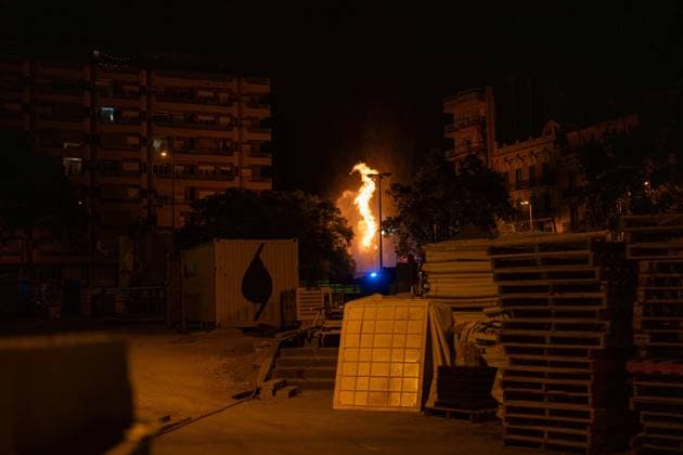 At least 6 people affected by a fire caused by a gas leak in Plaça de Sants in Barcelona. The fire occurred on July 22, 2026, in Barcelona, Catalonia, Spain The Barcelona Fire Department deployed nine crews Wednesday night to respond to a fire caused by a gas leak at Plaça de Sants, with at least six people affected, according to sources at Barcelona City Hall. The gas leak occurred this afternoon during accessibility construction work at the entrances to the Plaça de Sants Metro station. Lorena Sopê BARCELONA BARCELONA Spain  Copyright: xLorenaxSopÃªnax 7681944