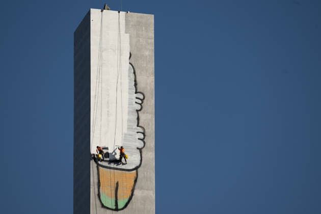 MELBOURNE PAM THE BIRD GRAFFITI, Clean up crews paint over Pam the Bird graffiti on the Bolte Bridge, Melbourne, Thursday, July 23, 2026. The alleged Pam the Bird graffiti artist was arrested after scaling a 140-metre pillar on a major city bridge, triggering a nine-hour standoff with police. ( NO ARCHIVING MELBOURNE VICTORIA AUSTRALIA  Copyright: xCHRISTOPHERxHOPKINSx 20260723180769223900
