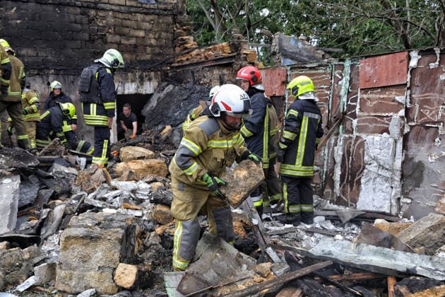 Rescuers clear the rubble at a two-storey residential building partially destroyed by a Russian drone attack, Odesa, Ukraine, July 22, 2026. In the morning, the Russian army struck the southern port city with attack drones, killing a man and injuring two people - an 82-year-old woman and a 54-year-old man. (Photo by Nina Liashonok Ukrinform) Russian army attacks Odesa with drones, killing 1 man  Copyright: xNinaxLiashonokx