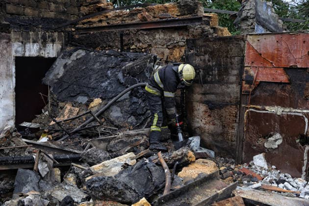 Russian army attacks Odesa with drones, killing 1 man A rescuer extinguishes a fire at a two-storey residential building partially destroyed by a Russian drone attack in Odesa, Ukraine, on July 22, 2026. In the morning, the Russian army struck the southern port city with attack drones, killing a man and injuring two people - an 82-year-old woman and a 54-year-old man. Odesa Ukraine  Copyright: xNinaxLiashonokx originalFilename: ukrinform-russiana260722_npftH.jpg