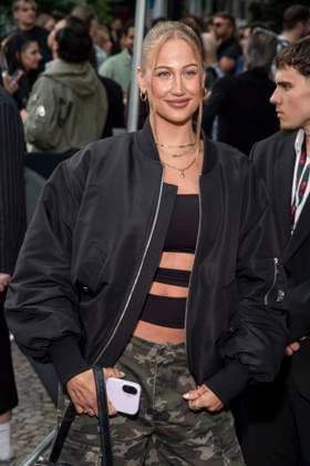 ABB KAULITZ- Lulu Lewe zu Gast auf dem roten Teppich bei der Premiere von der 3. Staffel der Netflix-Serie Kaulitz und Kaulitz im Delphi Filmpalast. Berlin am 22.07.2026 Berlin Deutschland *** ABB KAULITZ s Lulu Lewe walks the red carpet at the premiere of Season 3 of the Netflix series *Kaulitz und Kaulitz* at the Delphi Filmpalast in Berlin on July 22, 2026, Berlin, Germany