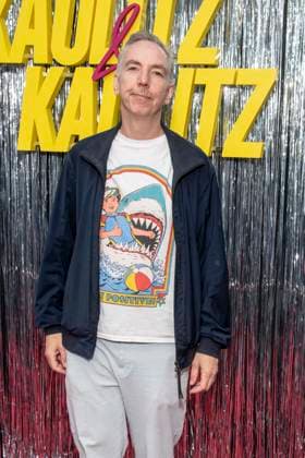 ABB KAULITZ- Olli Schulz zu Gast auf dem roten Teppich bei der Premiere von der 3. Staffel der Netflix-Serie Kaulitz und Kaulitz im Delphi Filmpalast. Berlin am 22.07.2026 Berlin Deutschland *** ABB KAULITZ s Olli Schulz appears on the red carpet at the premiere of Season 3 of the Netflix series *Kaulitz und Kaulitz* at the Delphi Filmpalast in Berlin on July 22, 2026, Berlin, Germany