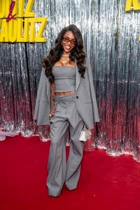 ABB KAULITZ- Alicia Awa zu Gast auf dem roten Teppich bei der Premiere von der 3. Staffel der Netflix-Serie Kaulitz und Kaulitz im Delphi Filmpalast. Berlin am 22.07.2026 Berlin Deutschland *** ABB KAULITZ Alicia Awa on the red carpet at the premiere of Season 3 of the Netflix series *Kaulitz und Kaulitz* at the Delphi Filmpalast in Berlin on July 22, 2026, Berlin, Germany
