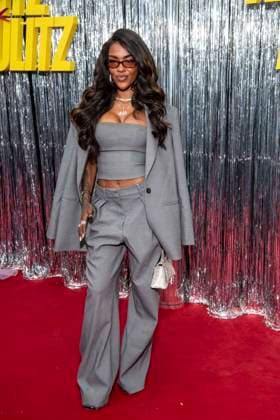 ABB KAULITZ- Alicia Awa zu Gast auf dem roten Teppich bei der Premiere von der 3. Staffel der Netflix-Serie Kaulitz und Kaulitz im Delphi Filmpalast. Berlin am 22.07.2026 Berlin Deutschland *** ABB KAULITZ Alicia Awa on the red carpet at the premiere of Season 3 of the Netflix series *Kaulitz und Kaulitz* at the Delphi Filmpalast in Berlin on July 22, 2026, Berlin, Germany