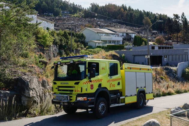 Brann i Drammen Krokstadelva 20260723. Brannvesenet har avsluttet slokningsarbeidet torsdag morgen. Storbrannen startet fredag ettermiddag i et rekkehus ved Krokstadelva i Drammen. Foto: Frederik Ringnes NTB Krokstadelva Norge eaLbK5p8T_8 EDITORIAL USE ONLY Ref:_BNCeaLbK5p8T_8.jpg *** Fire in Drammen, Krokstadelva, July 23, 2026 The fire department completed its firefighting efforts on Thursday morning. The major fire broke out on Friday afternoon in a townhouse near Krokstadelva in Drammen. Photo: Frederik Ringnes, NTB, Krokstadelva, Norway, eaLbK5p8T 8 EDITORIAL USE ONLY Ref BNCeaLbK5p8T 8 jpg  Copyright: xFrederikxRingnesx xNTBx