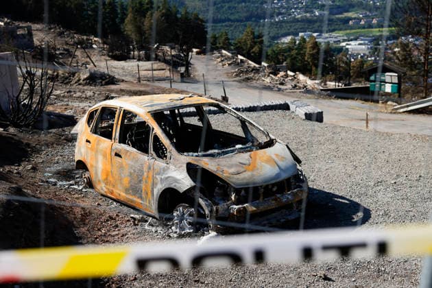 Brann i Drammen Krokstadelva 20260723. En utbrent bil i brannruinene pa Stenseth. Storbrannen startet fredag ettermiddag i et rekkehus i Krokstadelva i Drammen. Foto: Frederik Ringnes NTB Krokstadelva Norge X3X5FW37JNo EDITORIAL USE ONLY Ref:_BNCX3X5FW37JNo.jpg *** Fire in Drammen, Krokstadelva, July 23, 2026 A burned-out car amid the ruins of the fire at Stenseth. The major fire broke out on Friday afternoon in a townhouse in Krokstadelva, Drammen. Photo: Frederik Ringnes, NTB. Krokstadelva, Norway X3X5FW37JNo EDITORIAL USE ONLY Ref BNCX3X5FW37JNo jpg  Copyright: xFrederikxRingnesx xNTBx