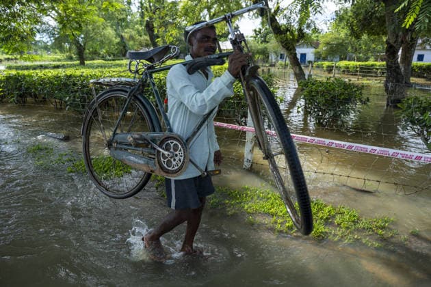 Flood in Indian Northeastern State Assam JORHAT, INDIA - JULY 22: A resident carries his bicycle through floodwaters in a flood-affected neighborhood, on July 22, 2026 in Jorhat, India. The flood situation in Assam remained critical, with more than 630,000 people affected across 21 districts. The state’s death toll has risen to 12. David Talukdar Anadolu Jorhat India. Editorial use only. Please get in touch for any other usage.  Copyright: x2026xAnadoluxDavidxTalukdarx