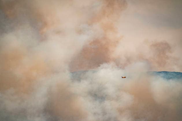 The forest fire in Burgohondo, Ávila, has been raised to IGR 2 as more than 300 hectares of forested areas are at risk. View of a thick column of smoke caused by a forest fire on July 23, 2026, in Burgohondo, Ávila, Castile and León, Spain. The Regional Government of Castile and León has raised the Potential Severity Index (IGR) to Level 2 for the wildfire that broke out in Burgohondo, Ávila, which may threaten forested areas covering more than 300 hectares and pose a serious risk to the population and non-forest assets July 23, 2026 Burgohondo, Ávila, Castile and León Burgohondo, Ávila, Castile and León, Spain  Copyright: xMateoxLanzuelax 7682654