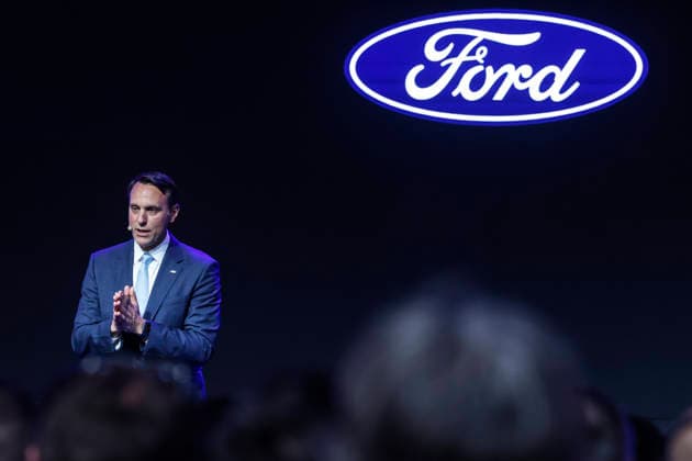 Pedro Sánchez Visits the Ford Plant in Almussafes, Valencia Ford Europe President Jim Baumbick speaks during an official event at the Ford plant in Almussafes on July 23, 2026, in Almussafes, Valencia, Valencian Community, Spain. Prime Minister Pedro Sánchez visited Ford’s automotive plant in Almussafes to show support for the multinational’s electrification and employment plans. In addition, the agreement between Ford and Geely is expected to be formalized, under which the Asian company could manufacture one of its vehicles at Ford’s facilities in Valencia. JULY 23, 2026 PSOE SUMAR GOVERNMENT OF SPAIN AUTOMOTIVE Almussafes Almussafes Spain  Copyright: xRoberxSolsonax 7682798