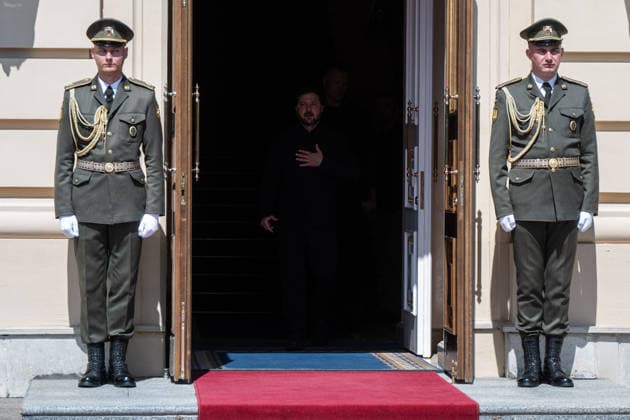 Ukrainian President Zelenskyy meets Irish Prime Minister Martin in Kyiv KYIV, UKRAINE - JULY 23: President of Ukraine Volodymyr Zelenskyy (C) is seen before his meeting with taoiseach (Prime Minister) of Ireland Micheal Martin in Kyiv, Ukraine, on July 23, 2026. Danylo Antoniuk Anadolu Kyiv Ukraine. Editorial use only. Please get in touch for any other usage.  Copyright: x2026xAnadoluxDanyloxAntoniukx