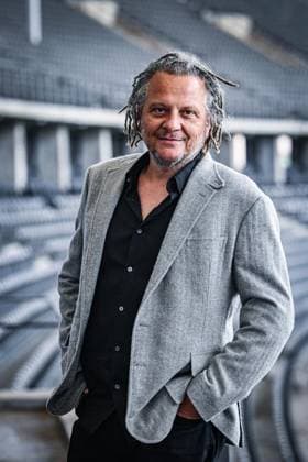 OLYMPIASTADION X CAMERA WORK MARTIN SCHOELLER ** NUR FÜR REDAKTIONELLE ZWECKE ** EDITORIAL USE ONLY **<p>Fotograf Martin Schoeller in seiner Art Presentation in der Ehrenhalle des Olympiastadion, fotografiert am 23.07.2026 in Berlin. Berlin Berlin Berlin Copyright: MaurizioxGambarini *** OLYMPIC STADIUM X CAMERA WORK BY MARTIN SCHOELLER ** FOR EDITORIAL PURPOSES ONLY ** EDITORIAL USE ONLY ** p Photographer Martin Schoeller at his art presentation in the Hall of Fame at the Olympic Stadium, photographed on July 23, 2026, in Berlin Berlin Berlin Berlin Copyright MaurizioxGambarini Copyright: MaurizioxGambarini doc86ub0rm98so177c2qk06 ,EDITORIAL USE ONLY