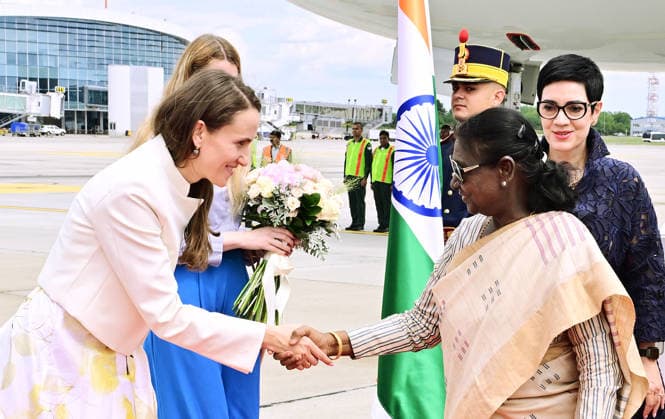 RECORD DATE NOT STATED President Droupadi Murmu arrives in Bucharest, Romania, on the last leg of her three-nation State visit Bucharest Romania , Jul 23 (ANI): President Droupadi Murmu receives a warm welcome from Minister of Foreign Affairs of Romania, Oana-Silvia Èöoiu, upon her arrival at the airport, in Bucharest on Thursday. (@rashtrapatibhvn X ANI Photo) Bucharest Romania Copyright: xANIx ANI_20260723388