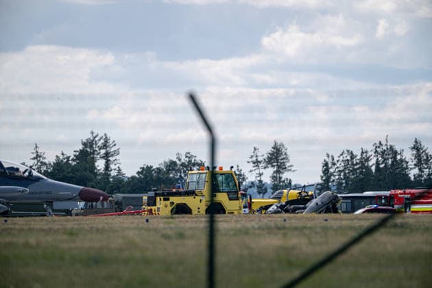 Military helicopter crash kills soldier, injures four in Czech Republic NAMEST NAD OSLAVOU, CZECH REPUBLIC - JULY 23: A Venom military helicopter carrying five soldiers crashed at a military base in Namest nad Oslavou, Czech Republic, on July 23, 2026. According to the Czech Army, one soldier was killed and four others were injured. The Army grounded all Venom and Viper helicopters following the crash. Lukas Kabon Anadolu Namest nad oslavou United States. Editorial use only. Please get in touch for any other usage.  Copyright: x2026xAnadoluxLukasxKabonx