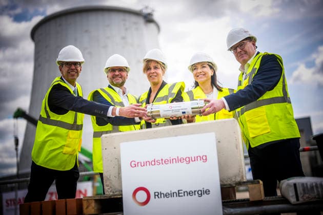 Katherina Reiche (CDU), Bundesministerin fuer Wirtschaft und Energie. Bei der Grundsteinlegung fuer ein Flusswaermepumpen-Kraftwerk der Rheinenergie. Berlin, 23.07.2026. Fotografiert im Auftrag des Bundesministeriums fuer Wirtschaft und Energie Berlin Deutschland *** Katherina Reiche, CDU, Federal Minister for Economic Affairs and Energy, at the groundbreaking ceremony for a river-source heat pump power plant operated by Rheinenergie, Berlin, July 23, 2026. Photographed on behalf of the Federal Ministry for Economic Affairs and Energy, Berlin, Germany Copyright: xDominikxButzmannx