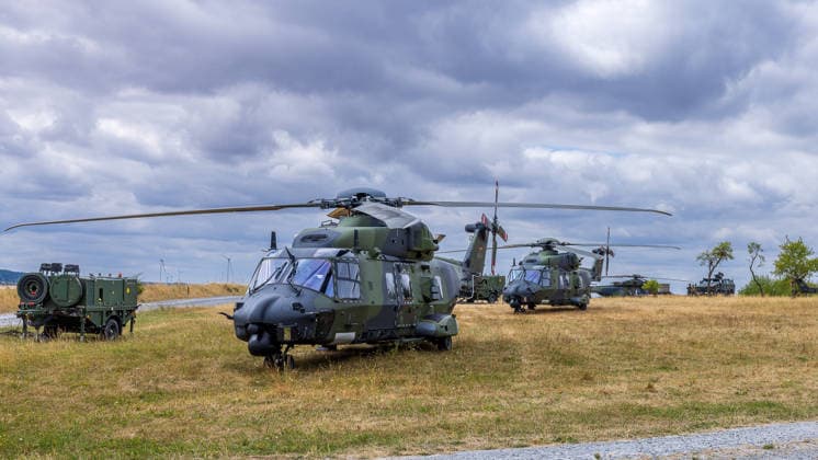 Bundesminister Boris Pistorius besucht Transporthubschrauberregiment 30, Külsheim,23.07.2026 Mehrere Taktische Transporthubschrauber NH 90 der Bundeswehr stehen auf einer Wiese bereit. Die Maschinen sind in militaerischem Tarnlackierungsmuster gehalten; militaerisches Bodenausruestungsgeraet ist seitlich abgestellt. Hardheim Baden-Württemberg Deutschland *** Federal Minister Boris Pistorius visits Transport Helicopter Regiment 30 in Külsheim,July 23, 2026 Several Bundeswehr NH 90 tactical transport helicopters are parked in a field. The helicopters are painted in a military camouflage pattern. Military ground support equipment is parked to the side. Hardheim, Baden-Württemberg, Germany 20260723-286A2769-M4000