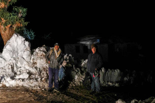 Severe storm in Chile causes the death of at least 13 people and leaves more than 60,000 isolated ALTO DEL CARMEN, CHILE - JULY 23: Residents evacuate after being rescued by military personnel in Alto del Carmen, following an unusually severe storm that struck northern Chile, in Alto del Carmen, Chile, on July 23. According to authorities, the death toll has risen to 13 and four people remain missing as a result of the storm, which has affected 10 of Chile s 16 regions since July 16. The storm has also left some 63,000 people isolated and damaged more than 24,400 homes, including 100 that were destroyed, Chilean authorities reported. Lucas Aguayo Araos Anadolu Alto del carmen Chile. Editorial use only. Please get in touch for any other us  Copyright: x2026xAnadoluxLucasxAguayoxAraosx
