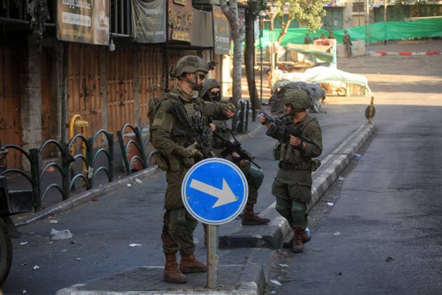 Israeli security forces deploy in Hebron city center Members of the Israeli security forces deploy in the Bab al-Zawiya area in the center of the West Bank city of Hebron on July 23, 2026, while closing streets and restricting the movement of Palestinians to secure the entry of Israeli settlers into the area, according to witnesses. Residents said the measures disrupted daily movement and forced a number of shops to close during the settlers visit. Photo by Mamoun Wazwaz apaimages Hebron West Bank Palestinian Territory 230726_Hebron_MW_00(11) Copyright: xapaimagesxMamounxWazwazx xapaimagesx