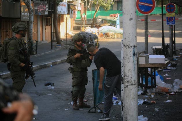 Israeli security forces deploy in Hebron city center Members of the Israeli security forces deploy in the Bab al-Zawiya area in the center of the West Bank city of Hebron on July 23, 2026, while closing streets and restricting the movement of Palestinians to secure the entry of Israeli settlers into the area, according to witnesses. Residents said the measures disrupted daily movement and forced a number of shops to close during the settlers visit. Photo by Mamoun Wazwaz apaimages Hebron West Bank Palestinian Territory 230726_Hebron_MW_00(36) Copyright: xapaimagesxMamounxWazwazx xapaimagesx